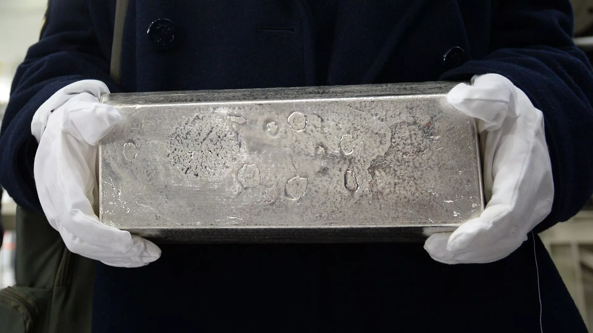 صعود تاریخی قیمت طلا و نقره در معاملات جهانی / طلا از مرز 5600 دلار عبور کرد