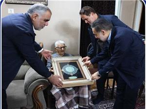 ديدار مديرعامل شرکت پالايش نفت آبادان و فرمانده ناحيه مقاومت بسيج شهرستان با خانواده شهيدان پرورش