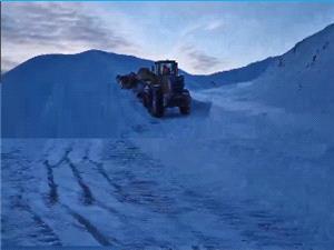 راه 328 روستاي آذربايجان شرقي در حال بازگشايي