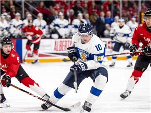 هاکی روی یخ جوانان جهان؛ شکست سنگین میزبان، صدرنشینی کانادا و سوئد