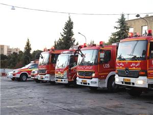 اعزام تيم عملياتي آتشنشاني تهران براي کنترل آتشسوزي کارخانه لبنياتي آمل