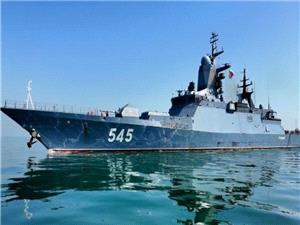 پهلوگيري ناو بالگردبر استويسکي روسيه در منطقه يکمامامت نداجا