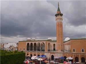 حکایه مسجد.. جامع "صاحب الطابع" فی تونس أسسه وزیر وشارک فی بنائه أسرى