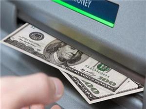 ریشه تلاطمهای اقتصاد در بیثباتی نرخ ارز است/فعالان اقتصادی نمیدانند با چه نرخی باید خرید و فروش کنند