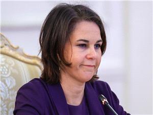 زاخاروفا: لولا تکرار بیربوک تصریحاتها الغبیه لما عرف العالم بأزمه الکوادر الکارثیه بأوروبا