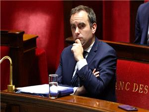 French government survives first of two no-confidence votes on energy law