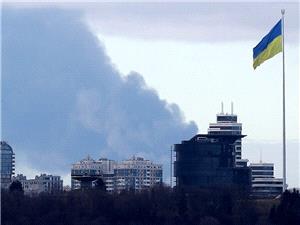 انفجارات تهز مقاطعات أوکرانیه وسط دوی إنذار جوی فی عموم البلاد