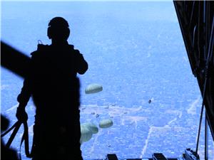 الإمارات تطلق جسرا جویا لإغاثه قطاع غزه خلال شهر رمضان