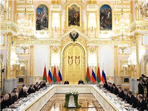 بوتین: تکامل روسیا وبیلاروس عملیه طبیعیه ومفیده للجانبین