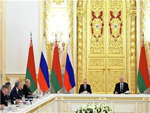 Russia, Belarus Team up to Resist Sanctions, Cooperate on Foreign Policy & Defense