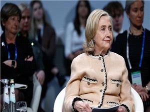 وقف جلسه استجواب هیلاری کلینتون بشأن إبستین بسبب تسریب "صوره غیر مصرح بها"