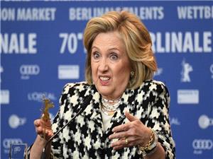 "واو".. نائبه أمریکیه عن سؤال لهیلاری کلینتون فی غیر محله!