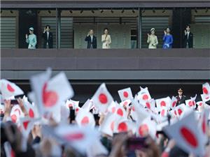 Japan PM opposes changing male-only imperial succession