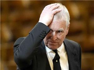 وزیر الدفاع البریطانی یوجّه بتحقیق عاجل فی استخدام الأمیر أندرو قواعد عسکریه لأغراض شخصیه