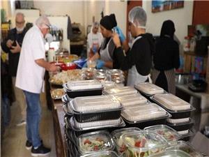 مطبخ "الجود والکرم" فی طرابلس... حلم "مصطفى المالطی" تحول إلى حقیقه تجمع القلوب